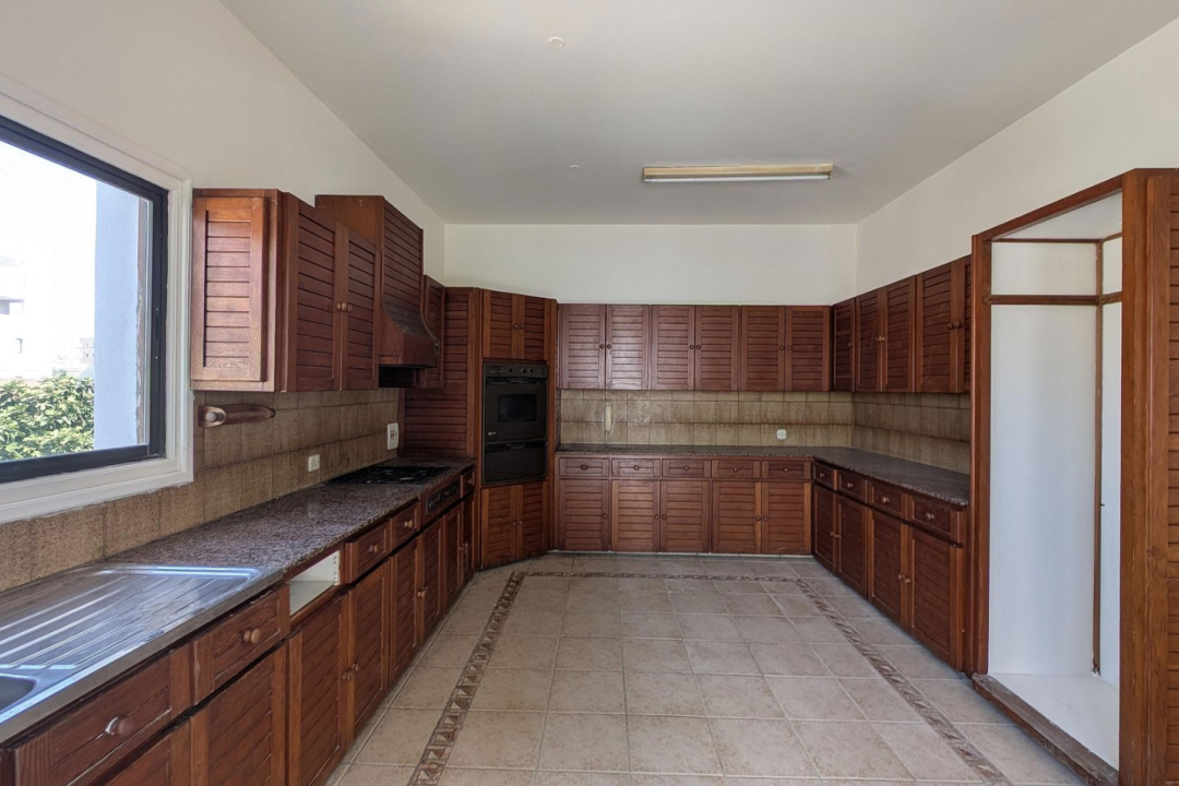 3 bedroom apartment in Larnaca Ayios Nikolaos Area