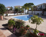 4 bedroom semi detached house with Seaviews in Maroni Area