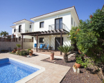 4 bedroom semi detached house with Seaviews in Maroni Area