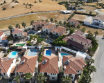 4 bedroom semi detached house with Seaviews in Maroni Area