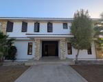 6 bedroom detached house in Larnaca Dromolaxia Area