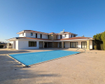 6 bedroom detached house in Larnaca Dromolaxia Area