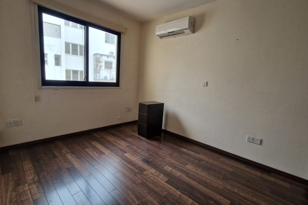 3 bedroom apartment in Faneromeni area