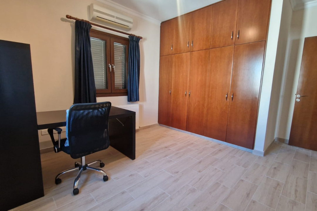 4 bedroom house in Oroklini with central heating