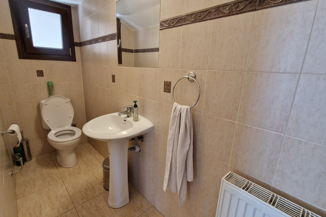 4 bedroom house in Oroklini with central heating