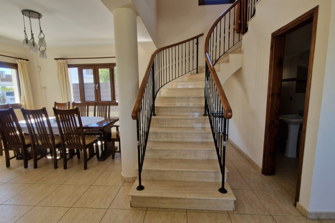 4 bedroom house in Oroklini with central heating