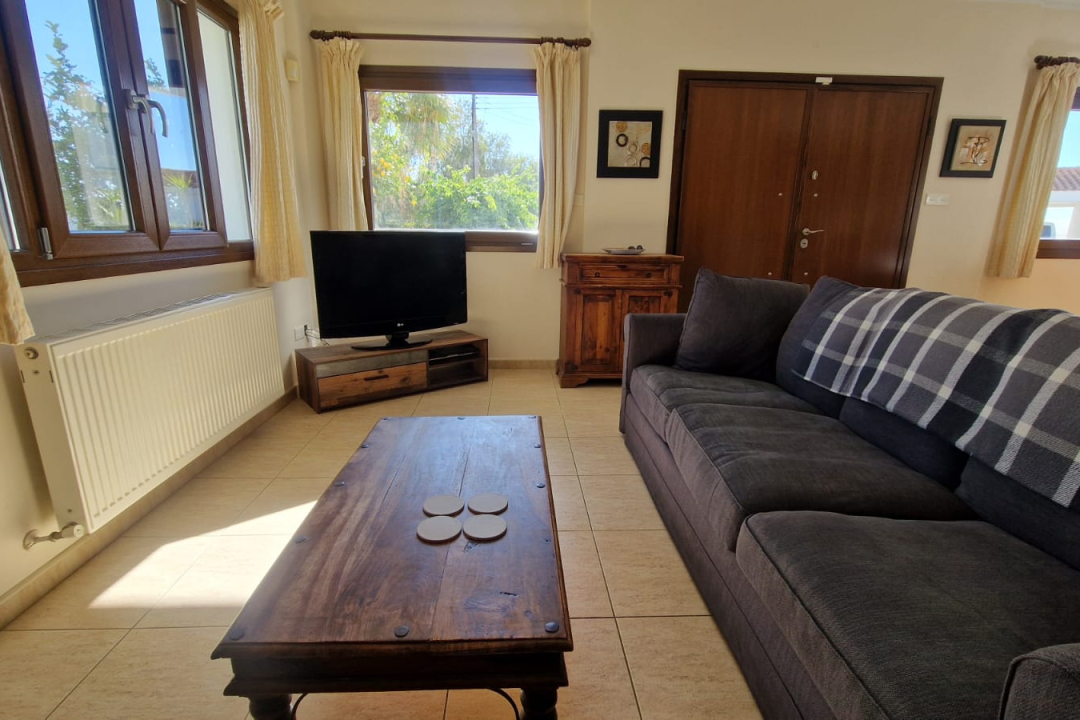 4 bedroom house in Oroklini with central heating