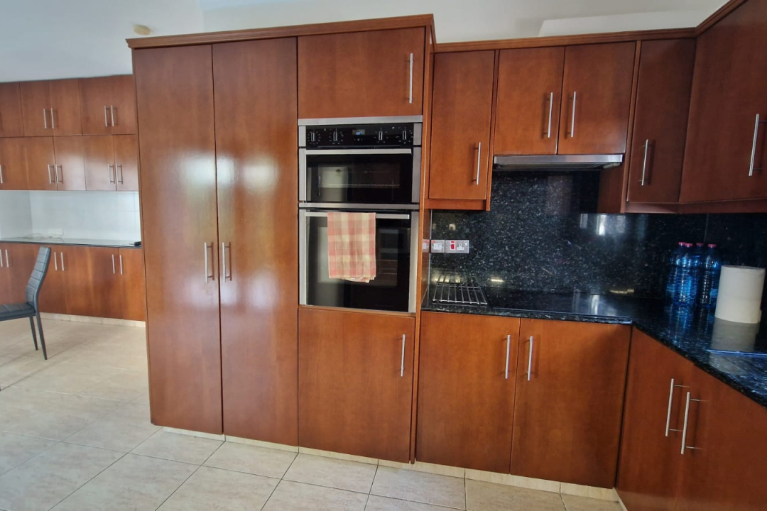 4 bedroom house in Oroklini with central heating