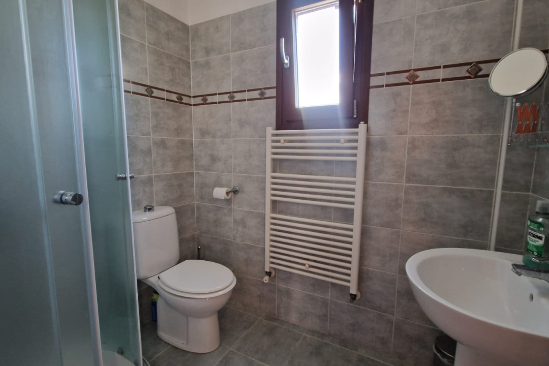 4 bedroom house in Oroklini with central heating