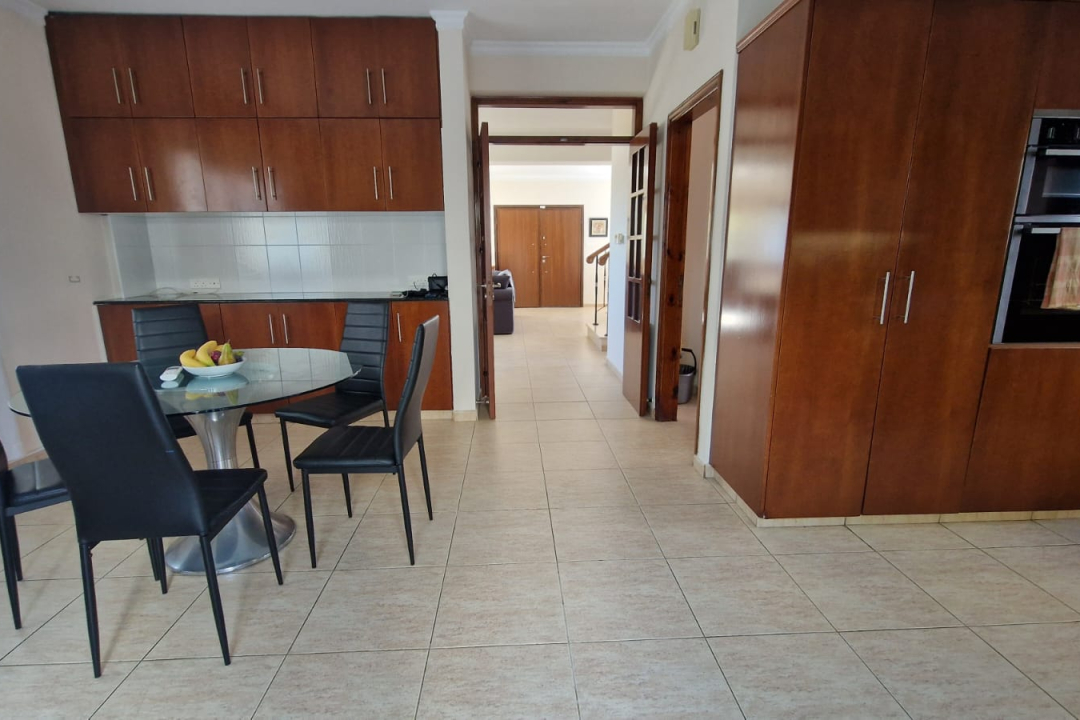 4 bedroom house in Oroklini with central heating