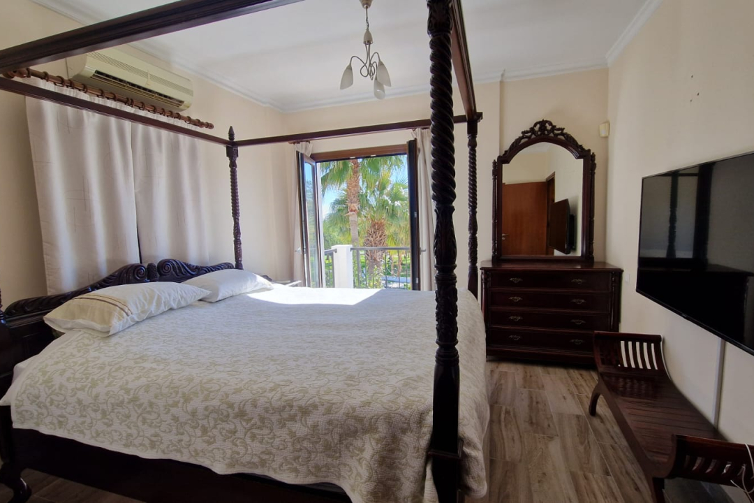 4 bedroom house in Oroklini with central heating